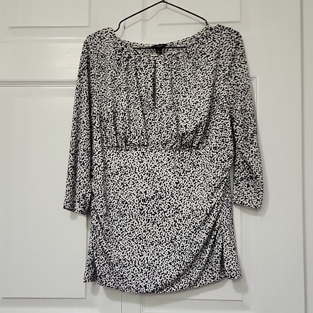 Ann Taylor Black and White 3/4 Sleeve Scoop Neck Top